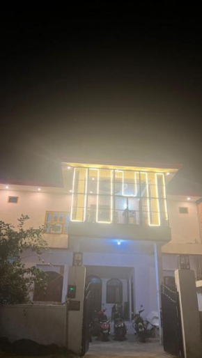 Veda Palace, 900 meter Distancce From Temple